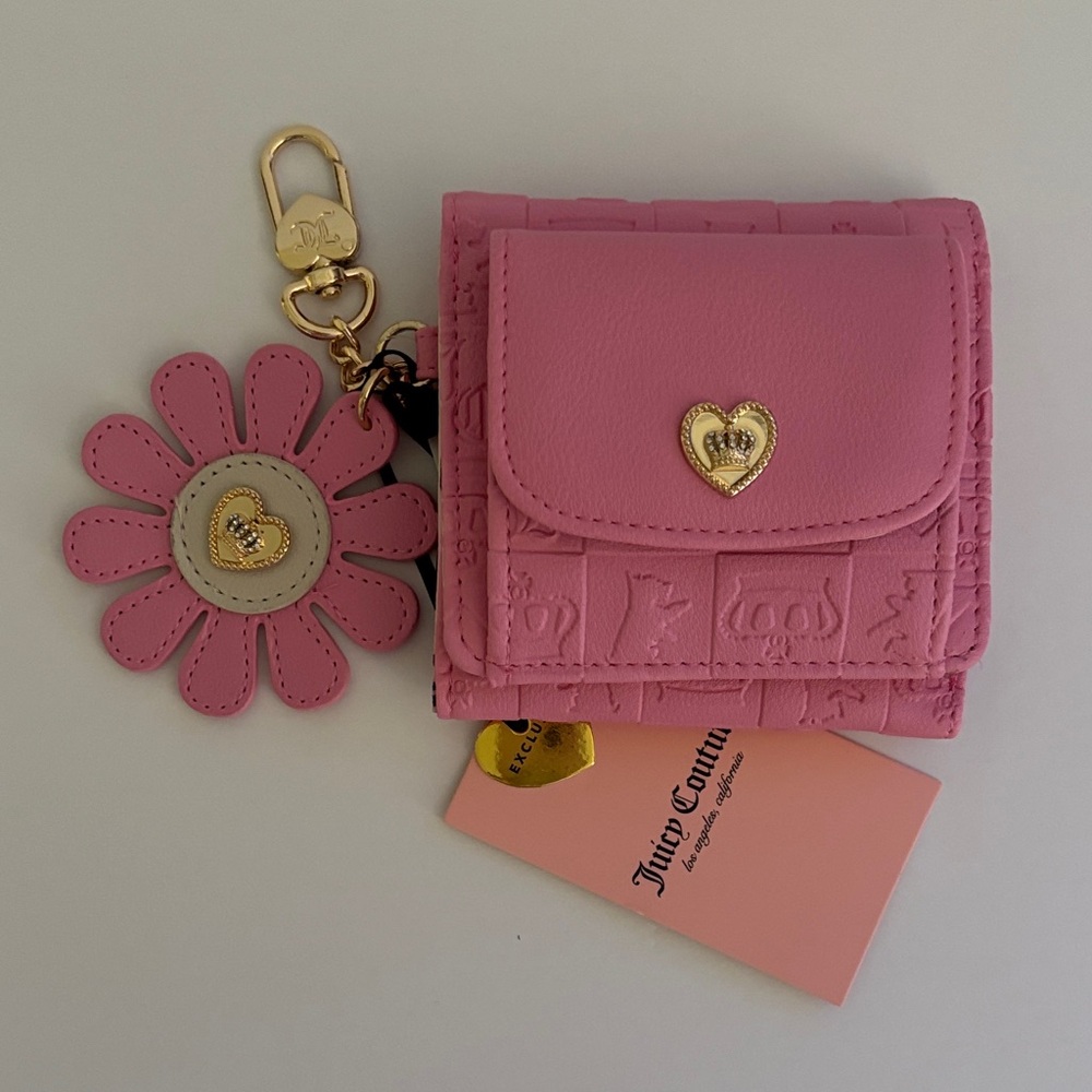☀️Juicy Couture Exclusive Pink Mini Wallet With Daisey Keychain
